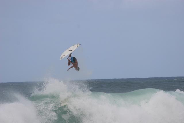 2007 Hawaii Vacation  0822 North Shore Surfing